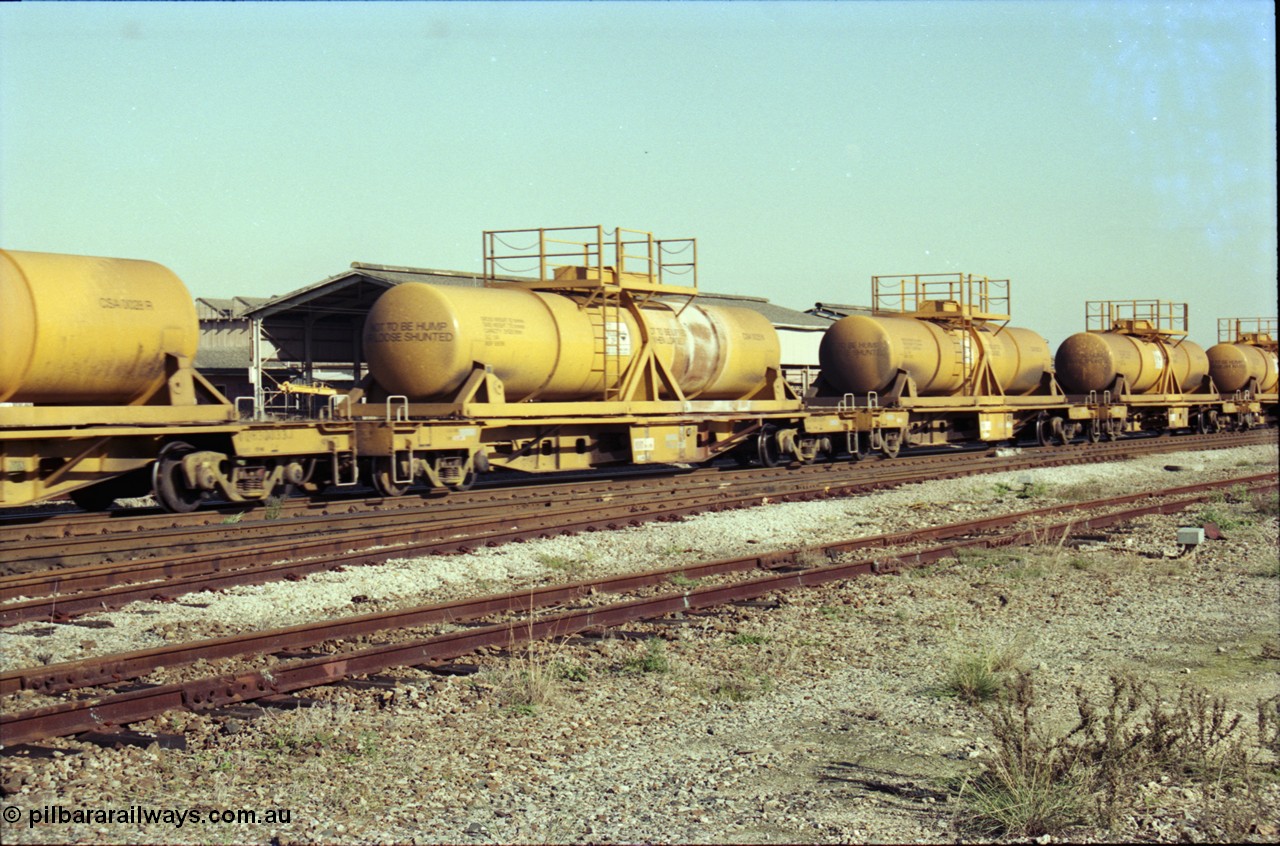 186-16
Midland, Westrail standard gauge WQH type bogie flat waggon WQH 30117 with CSA 0025 tank, originally built by WAGR Midland Workshops as WF type in 1965/66 and one of seventy five such waggons converted in 1997 to WQH from former WFDF/RFDF type waggons to carry CSA type sulphuric acid tanks, train number 428 loaded service, the empty train number was 027.
Keywords: WQH-type;WQH30117;WAGR-Midland-WS;WF-type;WFDY-type;WFDF-type;RFDF-type;AQHY-type;