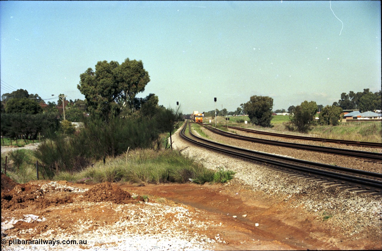 186-18
Woodbridge, National Rail intermodal train 4MP5 on approach to Woodbridge Rd grade crossing as it enters the Forrestfield end of the Woodbridge Triangle.
