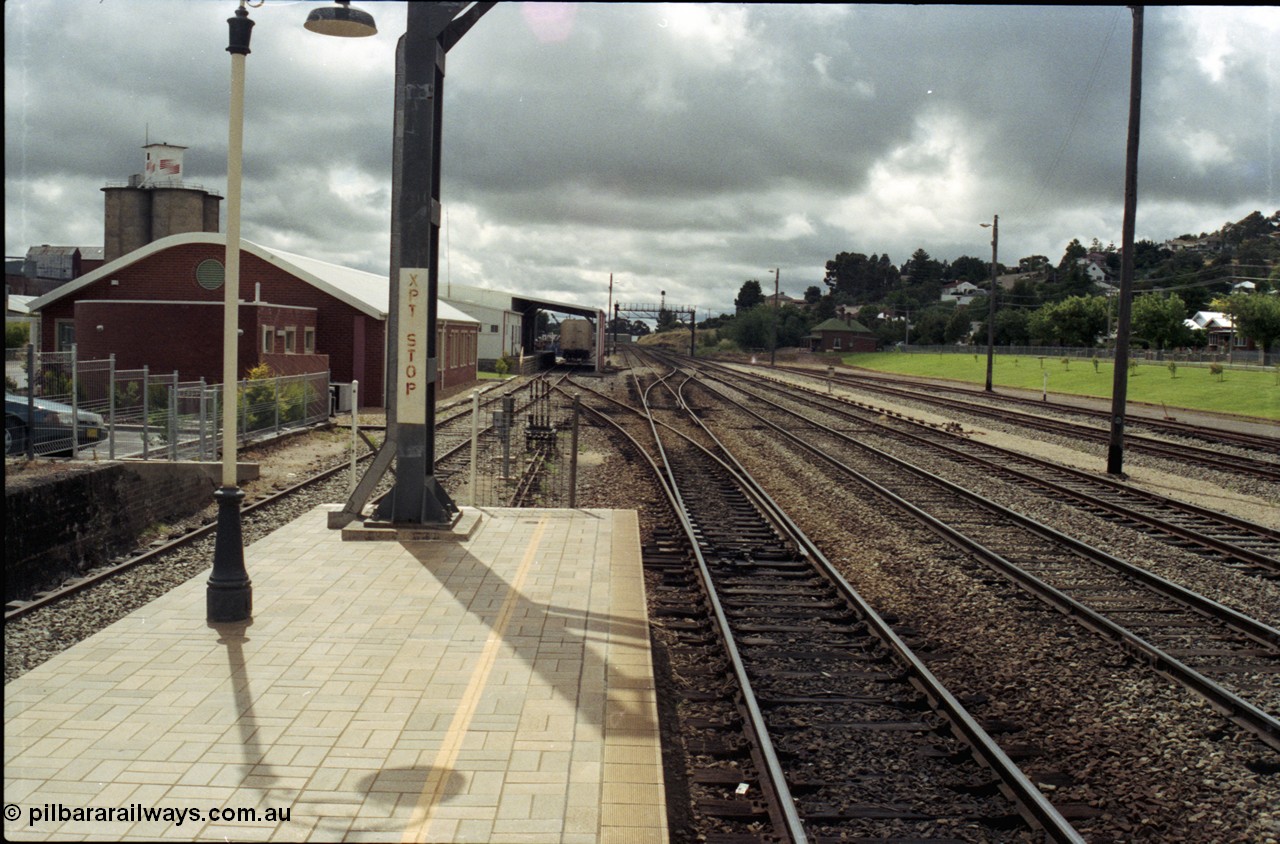 188-11
Wagga Wagga, located 521 km from Sydney on the NSW Main South, looking north from the platform with North Dock on the left, frame G and covered goods shed loading platform with an NTBX van. Geo [url=https://goo.gl/maps/dMc3zqp253L2]Data[/url].
