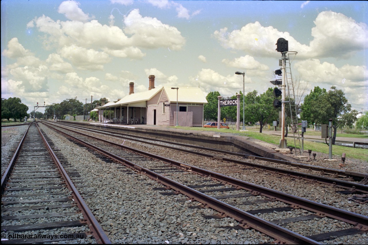 189-06
The Rock, located at the 550.29 km on NSW Main South line, station platform and building on the mainline looking north. Lines from right to left, Mainline, Up Loop, Up Siding and the Back Road is visible joining in from the left.
