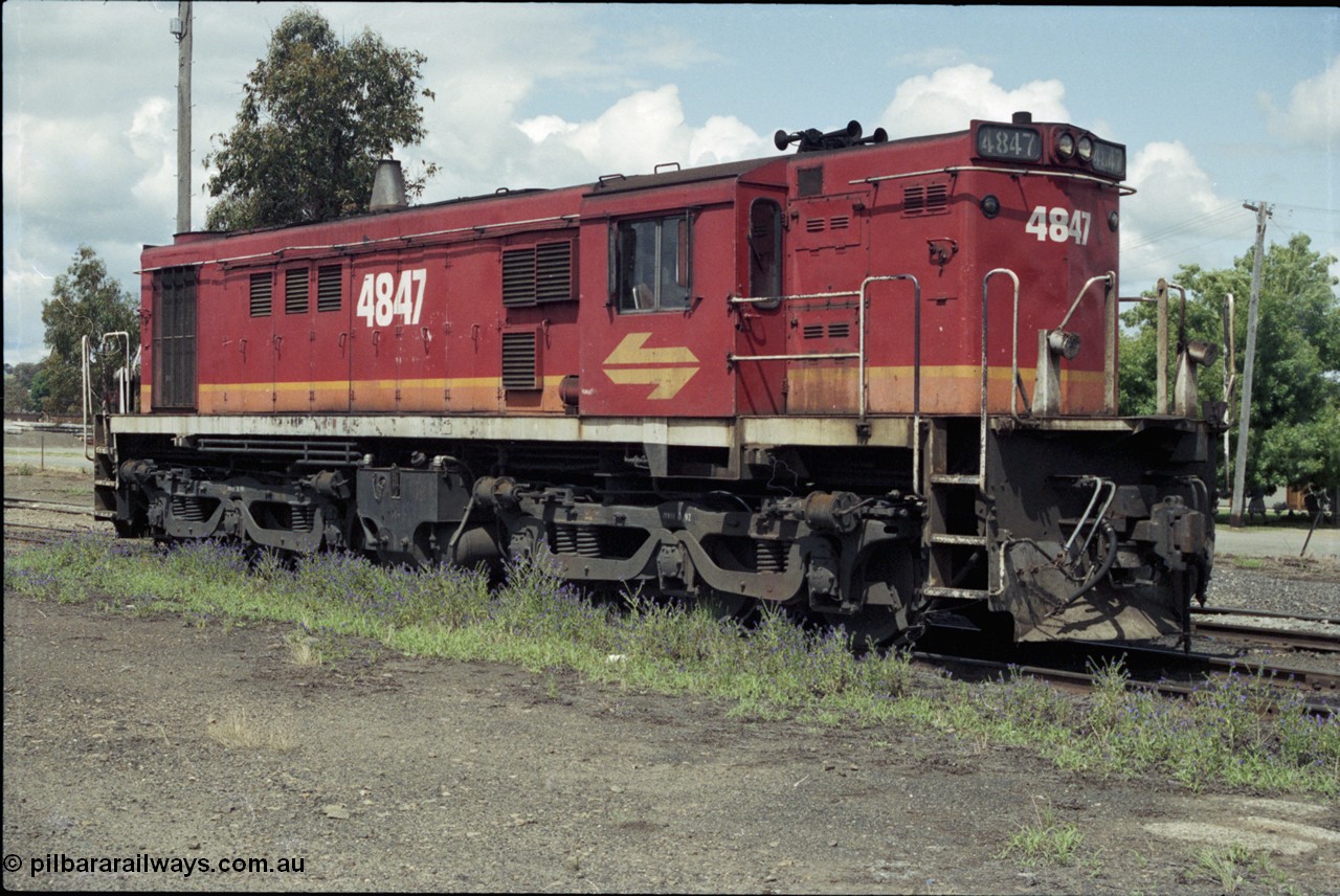 190-18
Cootamundra, NSW Main South, AE Goodwin built ALCo model DL531 serial G3387-2 of 1964 for NSWGR as the 48 class MK II 4847 sits in the yard wearing the Candy livery of the era. These units sported an ALCo 6-251B for 1050 hp. This unit was scrapped in 2008.
Keywords: 48-class;4847;AE-Goodwin;ALCo;DL531;G3387-2;