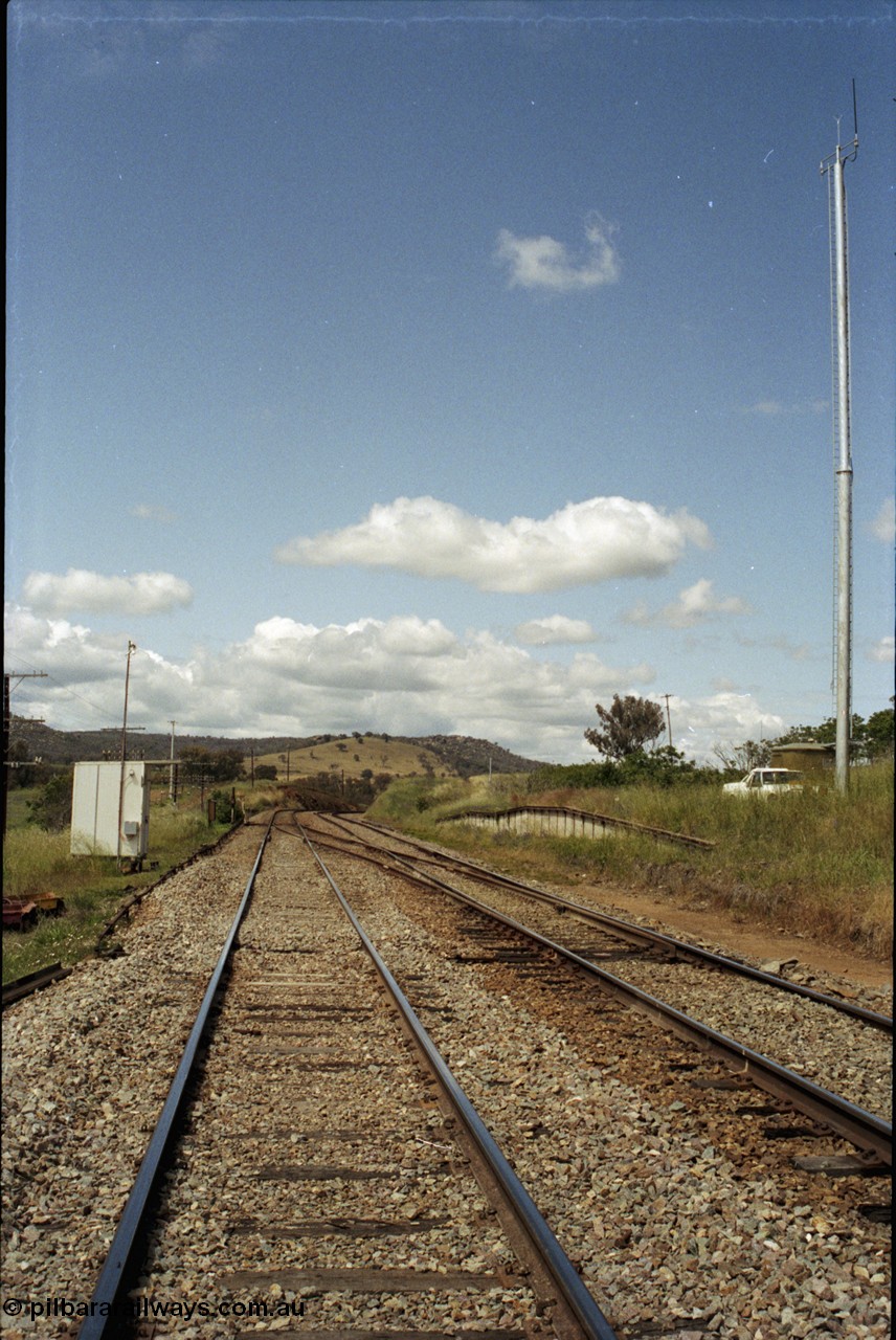 190-25
Frampton, located at the 445.12 km on the NSW Main South line, looking south at traffic hut and trailing crossover, former good platform on the right.
