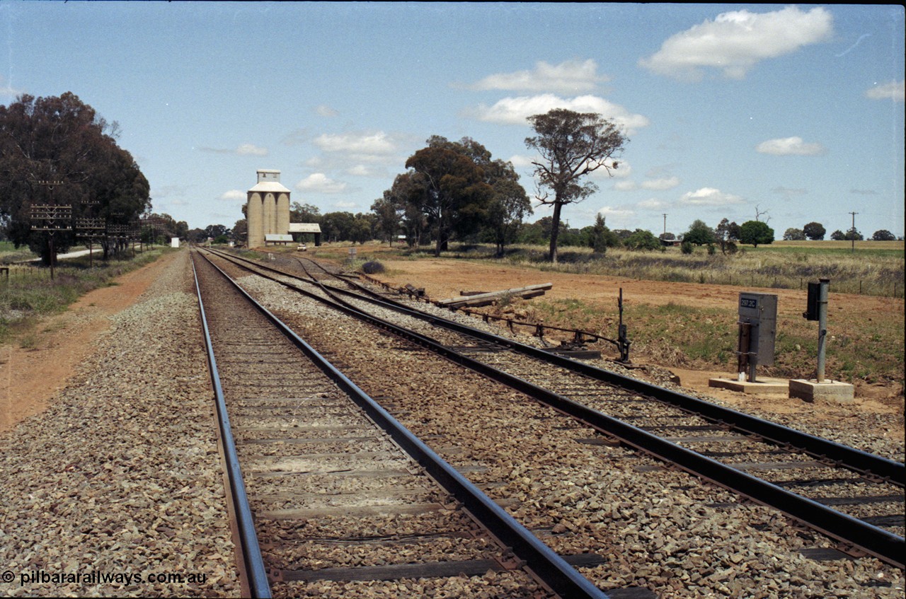 190-29
Marinna, located at the 477.88 km on the NSW Main South line, view looking south past the silo and with Lever A and siding interlocking arrangements on the right.
