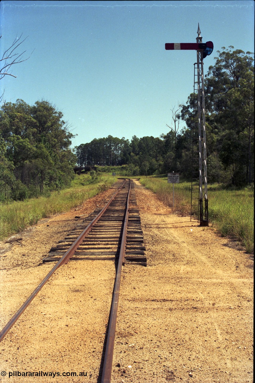 193-06
Wamuran, looking north west in the Down direction towards Wamuran. Catch point to protect runaway waggons out of Wamuran.
