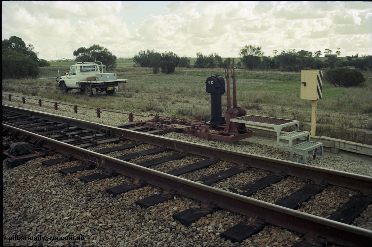 199-24
Meckering, interlocking arrangement for the grain siding, east end points.
