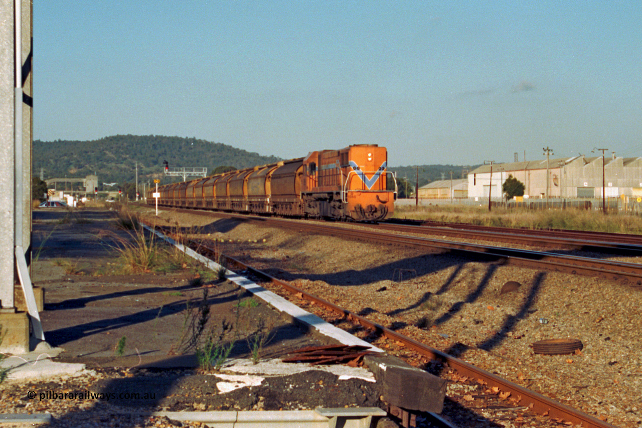 201-36
Midland, narrow gauge Westrail D class locomotive D 1565, a Clyde Engineering built EMD model G26C serial 70-727 returns long end leading with empty coal train consisting of seventeen XY type bogie coal hoppers bound for Collie.
Keywords: D-class;D1565;Clyde-Engineering-Granville-NSW;EMD;G26C;70-727;railpage:class=214;railpage:loco=D1565;rp-au-wa-dclass-1;rp-au-wa-dclass-1-D1565;