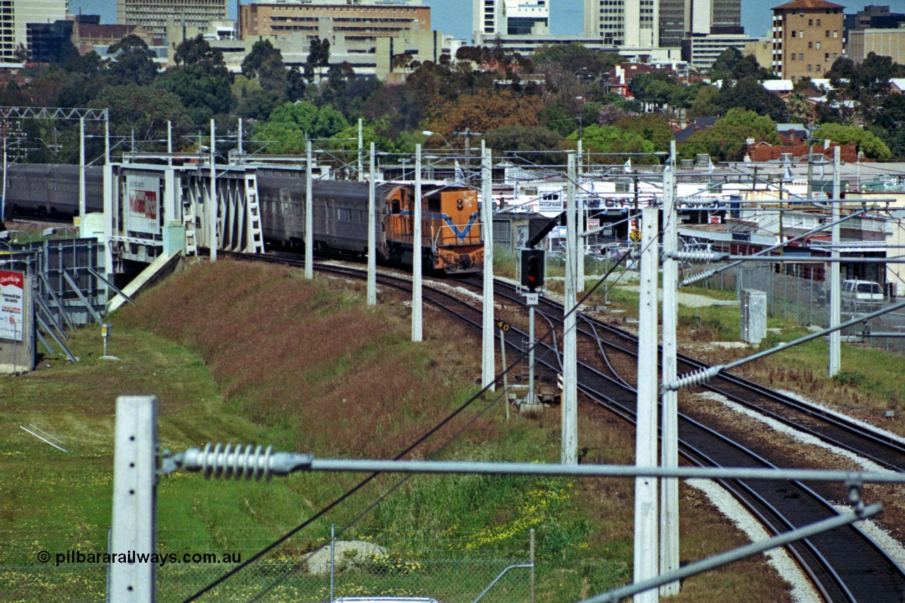 208-2-13
Mt Lawley, Westrail L class L 272 Clyde Engineering EMD model GT26C serial 69-621 leads the empty cars from the Indian Pacific to Forrestfield.
Keywords: L-class;L272;Clyde-Engineering-Granville-NSW;EMD;GT26C;69-621;