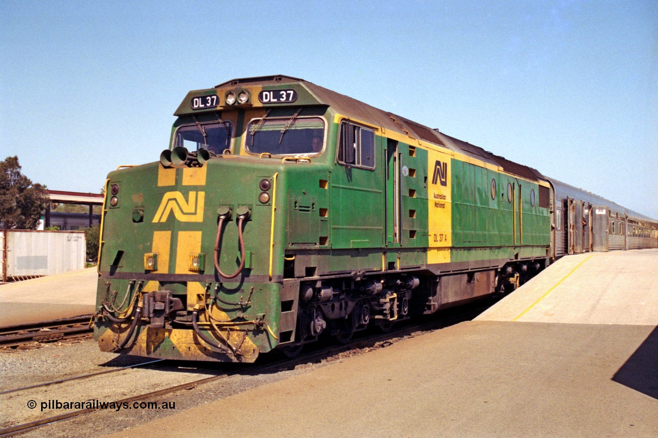 208-2-34
Keswick Passenger Terminal, Adelaide, The Ghan with Australian National DL class DL 37 Clyde Engineering EMD model AT42C serial 88-1245 awaits departure time.
Keywords: DL-class;DL37;Clyde-Engineering-Kelso-NSW;EMD;AT42C;88-1245;