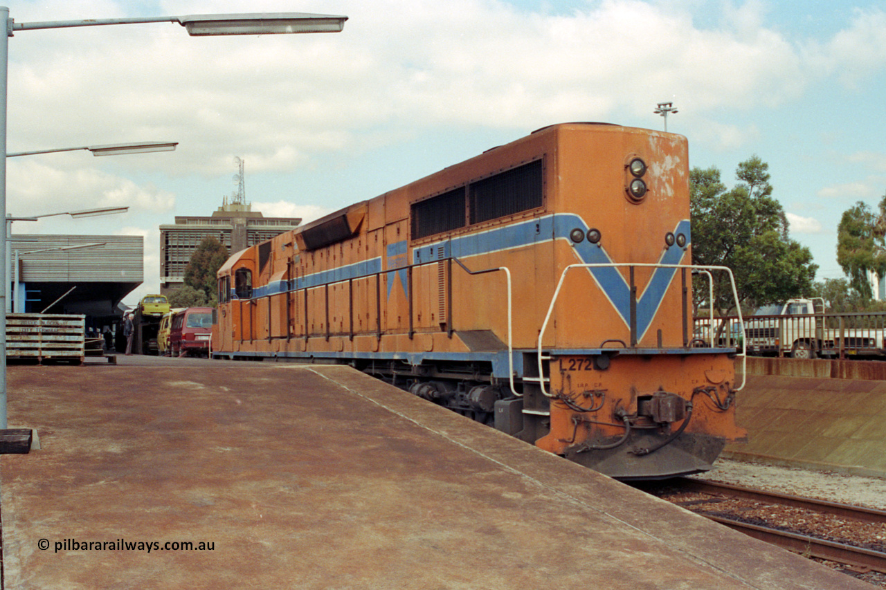 209-06
East Perth Passenger Terminal, Westrail L class L 272 Clyde Engineering EMD model GT26C serial 69-621 shunts the car carrying waggons into the unloading dock off the Indian Pacific.
Keywords: L-class;L272;Clyde-Engineering-Granville-NSW;EMD;GT26C;69-621;