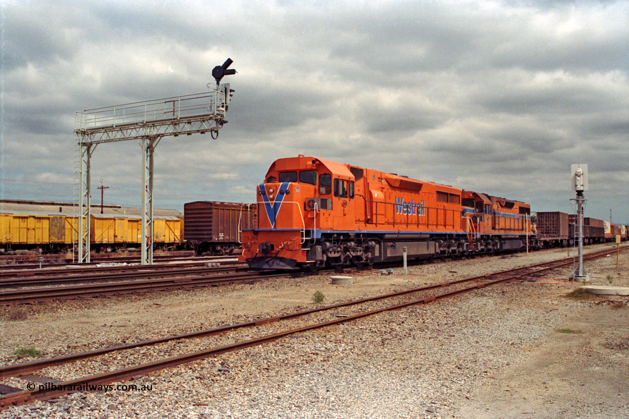 209-19
Midland, the midday east bound freighter arrives behind Westrail's Clyde Engineering built EMD GT26C model L class units L 262 serial 68-552 and L 269.
Keywords: L-class;L262;Clyde-Engineering-Granville-NSW;EMD;GT26C;68-552;