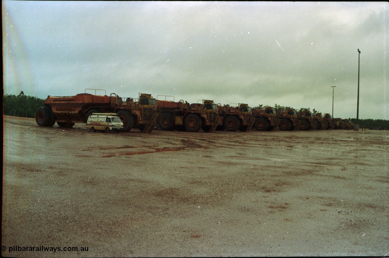 211-14
East Weipa Mine Centre, the 'Go Line' with the Komatsu HD1400 truck and trailers all lined up.
Keywords: Tubemakers;Komatsu;HD1400;