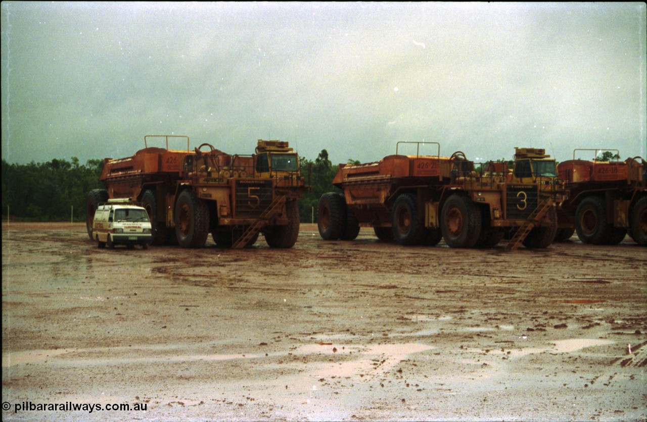 211-15
East Weipa Mine Centre, the 'Go Line' with the Komatsu HD1400 truck and trailers all lined up.
Keywords: Tubemakers;Komatsu;HD1400;