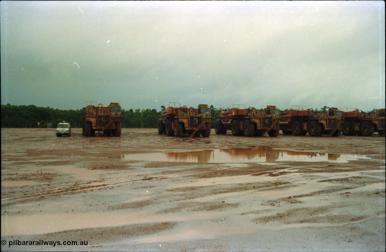 211-16
East Weipa Mine Centre, Komatsu HD1400's #426-05 and #03 with a Tubemakers belly dump trailers #426-23 and 21.
Keywords: Tubemakers;Komatsu;HD1400;