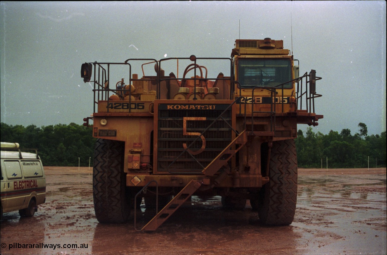 211-17
East Weipa Mine Centre, Komatsu HD1400.
Keywords: Komatsu;HD1400;