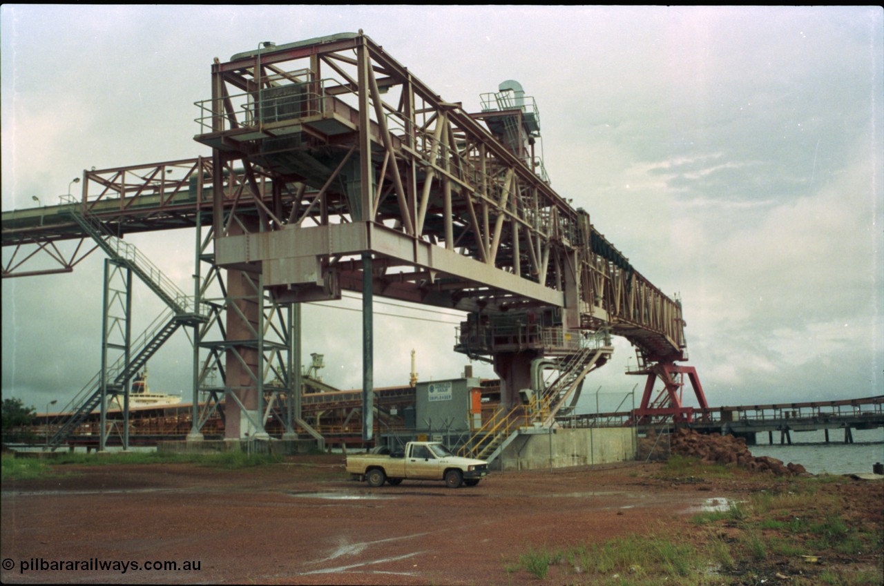 211-36
Weipa, Lorim Point view of the Comalco Kaolin ship loading facility, pivot point and loading conveyor with the red frame on the wharf forming the loader structure.
Keywords: Comalco-Kaolin;