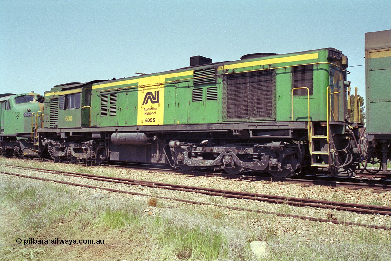 215-08
Peterborough, 600 class locomotive 605 AE Goodwin ALCo model DL541 serial G6015-4 in the shafts of an SP goods train, this unit was rebuilt in 1994 as .
Keywords: 600-class;605;AE-Goodwin;ALCo;DL541;G6015-4;