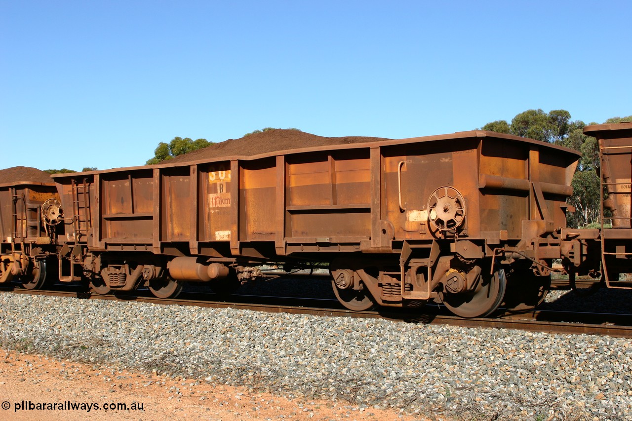 060528 4578
WOB type iron ore waggon WOB 31378 is one of a batch of twenty five built by Comeng WA between 1974 and 1975 and converted from Mt Newman high sided waggons by WAGR Midland Workshops with a capacity of 67 tons with fleet number 303 for Koolyanobbing iron ore operations, seen here at Bonnie Vale loaded with fines, 28th May 2006.
Keywords: WOB-type;WOB31378;Comeng-WA;Mt-Newman-Mining;