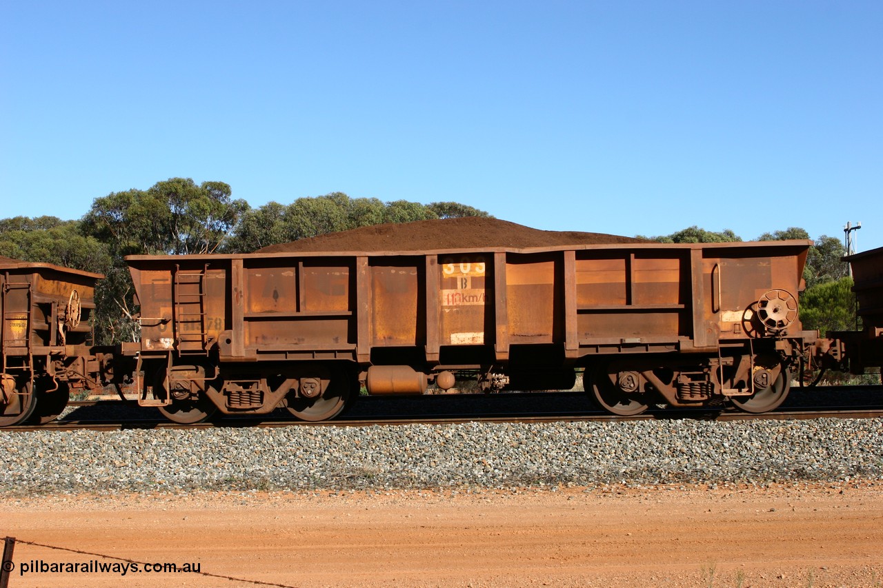 060528 4593
WOB type iron ore waggon WOB 31378 is one of a batch of twenty five built by Comeng WA between 1974 and 1975 and converted from Mt Newman high sided waggons by WAGR Midland Workshops with a capacity of 67 tons with fleet number 303 for Koolyanobbing iron ore operations, loaded with fines at Bonnie Vale, 28th May 2005.
Keywords: WOB-type;WOB31378;Comeng-WA;Mt-Newman-Mining;