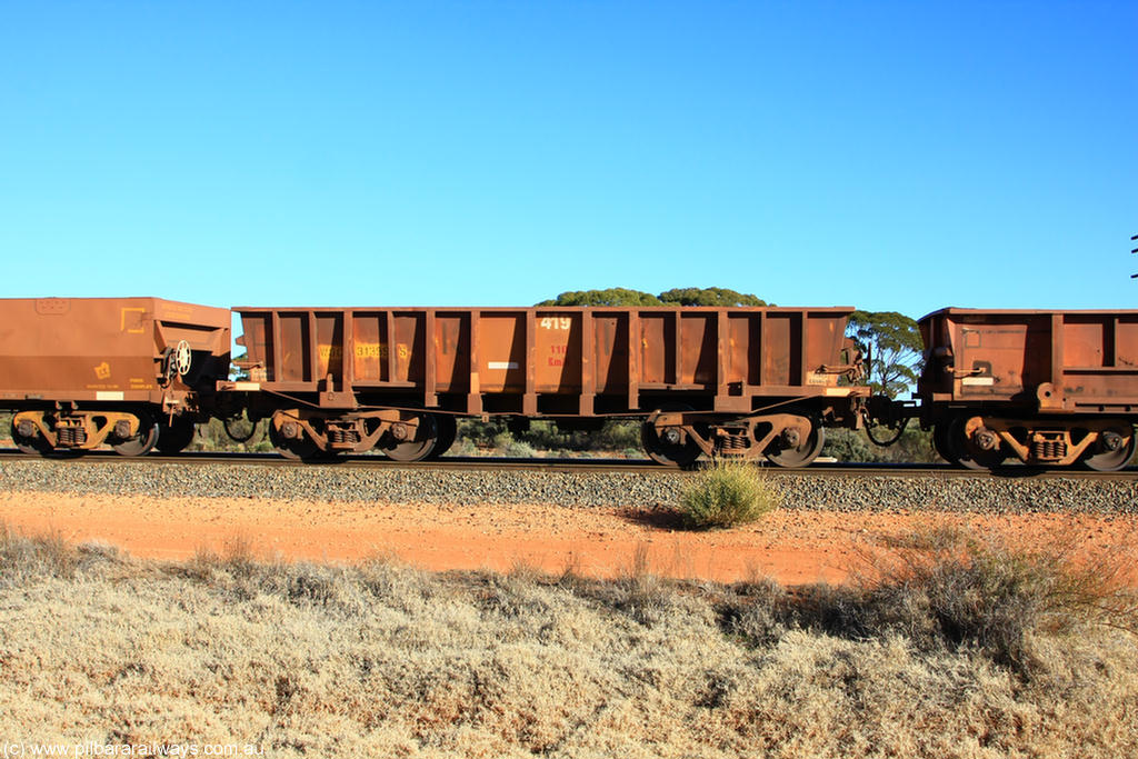 100731 02440
WOC type iron ore waggon WOC 31359 is one of a batch of thirty built by Goninan WA between October 1997 to January 1998 with fleet number 419 for Koolyanobbing iron ore operations with a 75 ton capacity, on empty train 6418 at Binduli Triangle, 31st July 2010.
Keywords: WOC-type;WOC31359;Goninan-WA;