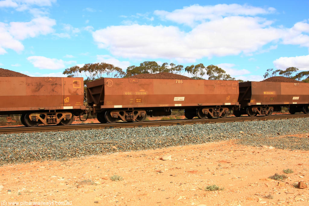 100731 02835
WOE type iron ore waggon WOE 33287 is one of a batch of thirty five built by United Goninan WA between January and April 2005 with serial number 950104-027 and fleet number 786 for Koolyanobbing iron ore operations, on loaded train 7415 at Binduli Triangle, 31st July 2010.
Keywords: WOE-type;WOE33287;United-Goninan-WA;950104-027;