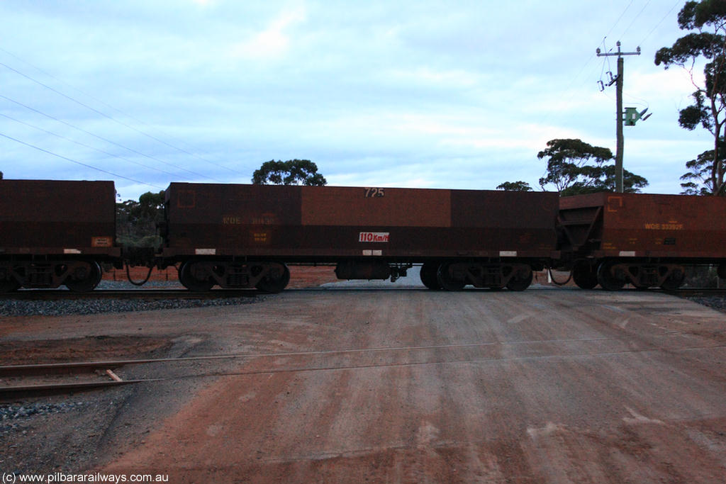 100822 6297
WOE type iron ore waggon WOE 31143 is one of a batch of fifteen built by Goninan WA between April and May 2002 with fleet number 725 for Koolyanobbing iron ore operations, on empty train 1416 at Hampton, 22nd August 2010.
Keywords: WOE-type;WOE31143;Goninan-WA;