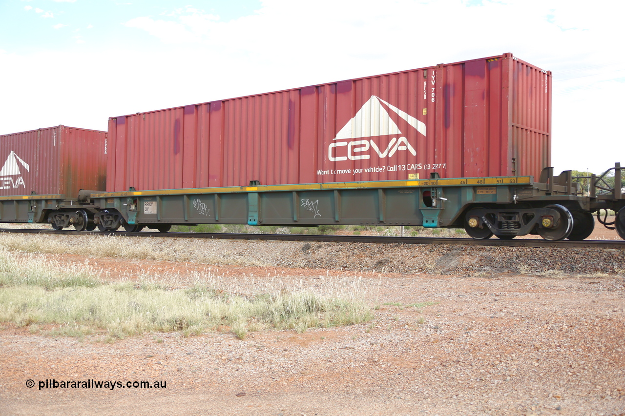 210407 9853
Parkeston, 2MP5 intermodal train, RRXY 2, platform 4 with a CEVA RFSB type 51' container IYV 706 built by Transmech SA. The RRXY type 5-pack well waggon set is one of eleven built by Bradken Qld in 2002 for Toll from a Williams-Worley design.
Keywords: RRXY-type;RRXY2;Williams-Worley;Bradken-Rail-Qld;