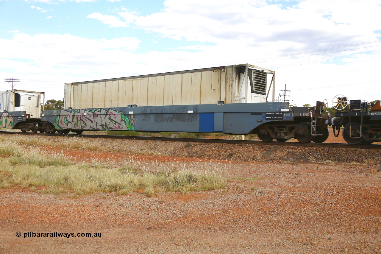 210407 9860
Parkeston, 2MP5 intermodal train, CQWY type well waggon 5047 well 2 with a 46' 6