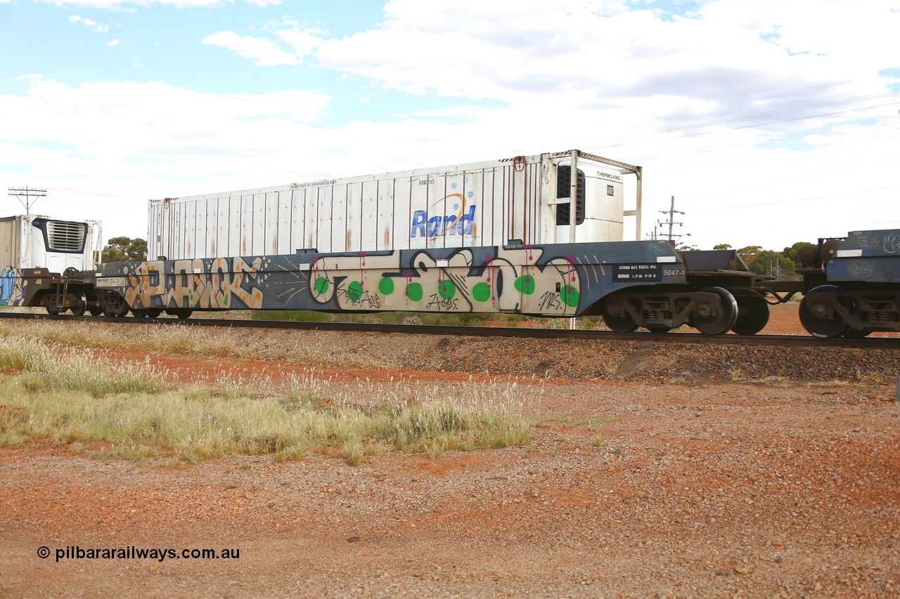210407 9861
Parkeston, 2MP5 intermodal train, CQWY type well waggon 5047 well 1 with a RAND Refrigerated Logistics 46' 6