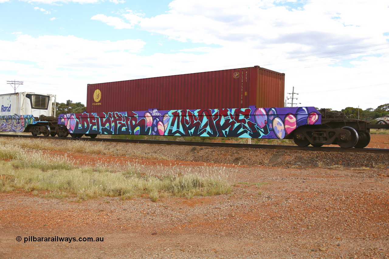 210407 9864
Parkeston, 2MP5 intermodal train, RRRY 7017, platform with CS Leasing 40' 4FG1 type container SLZU 750109. The RRRY type five pack bar coupled waggon set is one of nineteen built in China at Zhuzhou Rolling Stock Works for Goninan in 2005.
Keywords: RRRY-type;RRRY7017;CSR-Zhuzhou-Rolling-Stock-Works-China;