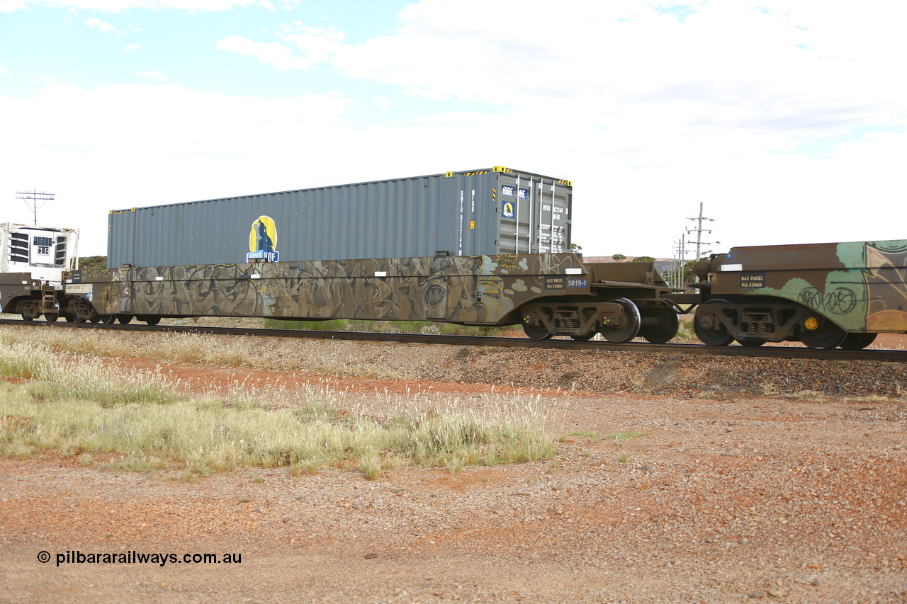 210407 9892
Parkeston, 2MP5 intermodal train, CQWY type well waggon CQWY 5019 well 1, the well waggon pairs were built by Bluebird Rail Operations SA in a batch of sixty pairs in 2008 for CFCLA. Loaded with a Royal Wolf 48' MFGB type container RWTU 922144.
Keywords: CQWY-type;CQWY5019;CFCLA;Bluebird-Rail-Operations-SA;