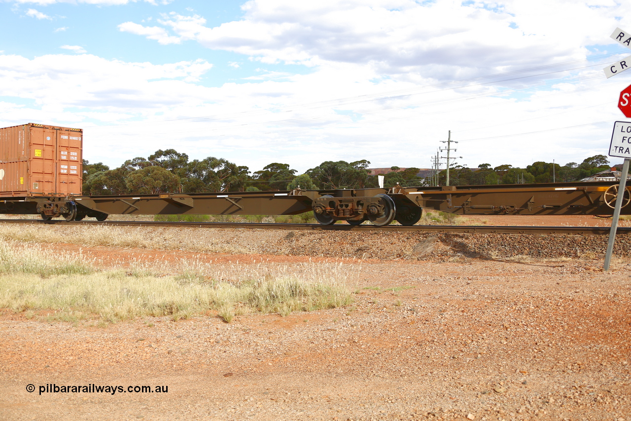 210407 9905
Parkeston, 2MP5 intermodal train, RRQY type articulated five-unit container waggon set RRQY 8316 platform 2, built by Qiqihar Rollingstock Works in China as part of a forty one unit order in 2005/06 for Pacific National.
Keywords: RRQY-type;RRQY8316;Qiqihar-Rollingstock-Works-China;