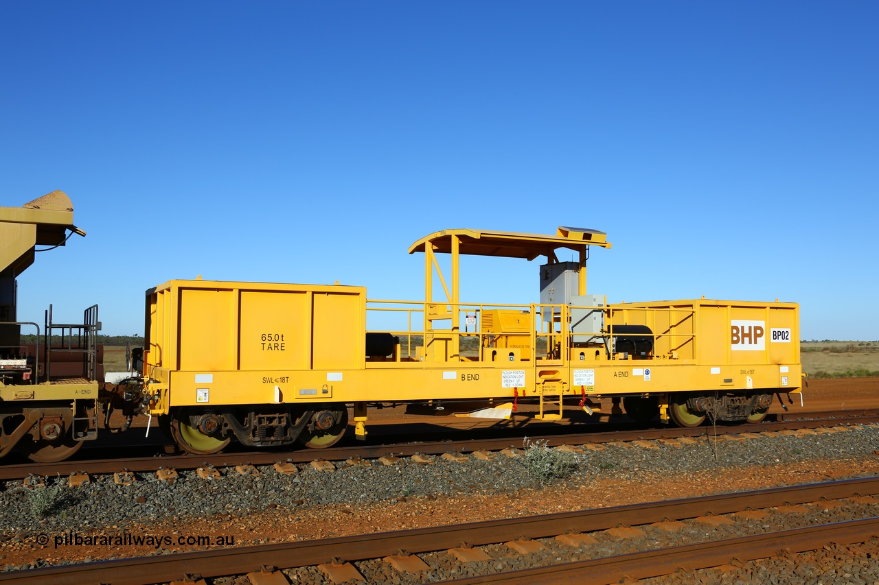 180615 1574
Walla Siding, BHP took delivery of two new ballast ploughs in December 2017. They were built by CRRC Yangtze China in 2017 and weigh in at 65 tonnes. The ploughs are numbered BP 01 and BP 02. We finally caught up with them top and tail on a ballast consist, here's BP 02.
Roland Depth photo.
