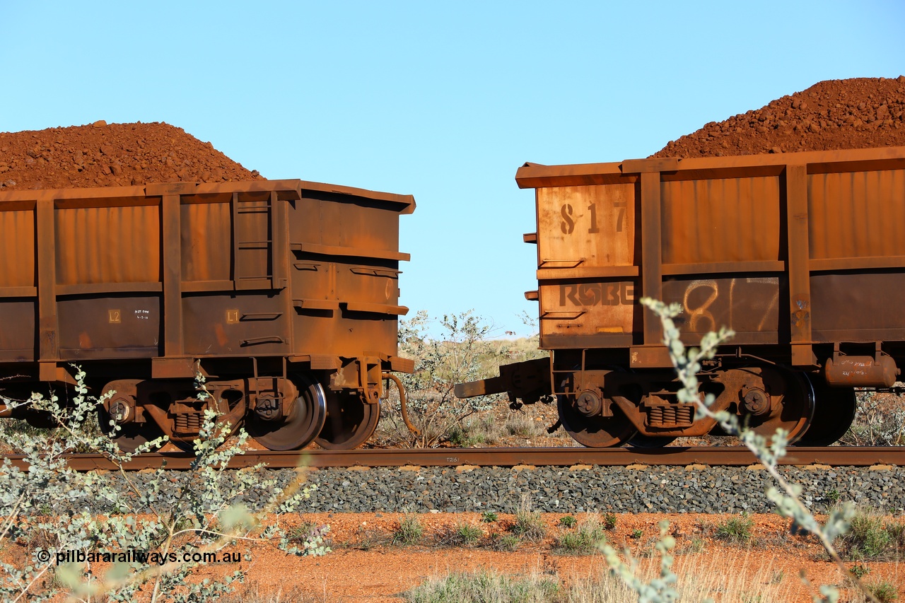 180616 1678
Cooya Pooya, located just south of the 32 km post, a loaded Mesa A train waggon 817, a Centurion Industries WA build, has managed to pull the coupler completely out of waggon 425 a Tomlinson Steel WA built waggon. 16th June 2018. [url=https://goo.gl/maps/Ee36bcKUdrx]GeoData[/url].
Photo by Roland Depth.
Keywords: 817;Centurion-Industries-WA;J-series;