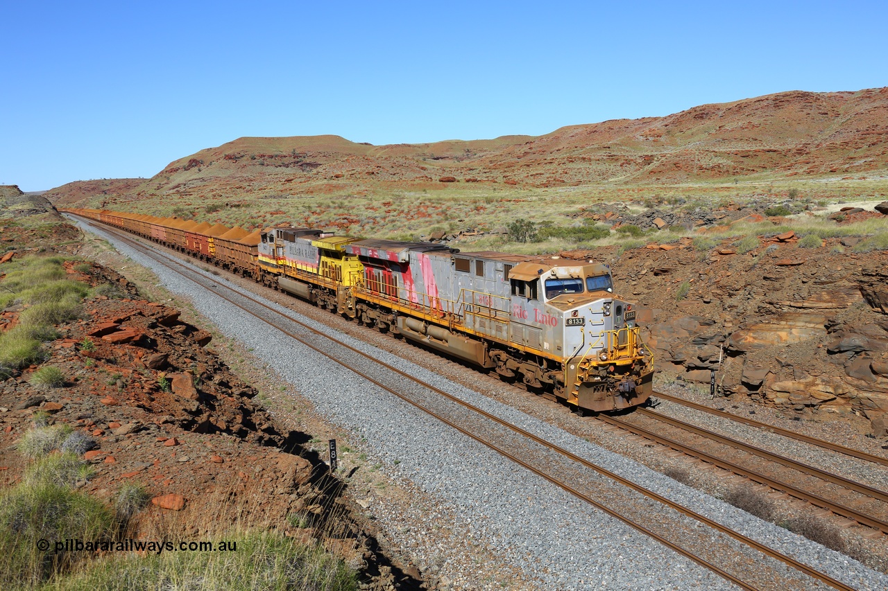 180616 1756
At the 81 km on the Tom Price West mainline, Rio Tinto loco 8133 with serial 59136 a GE Erie built GE model ES44DCi from the 2nd order in Rio Tinto Stripes livery leads Dash 9-44CW unit 9431 with a loaded train of S and C series waggons operating in AutoHaul™ as they approach Emu and then continue onto Dampier. 16th June, 2018. [url=https://goo.gl/maps/EkqHKXMxSHT2]GeoData[/url].
Keywords: 8133;GE;ES44DCi;59136;Rio-Tinto-Stripes;