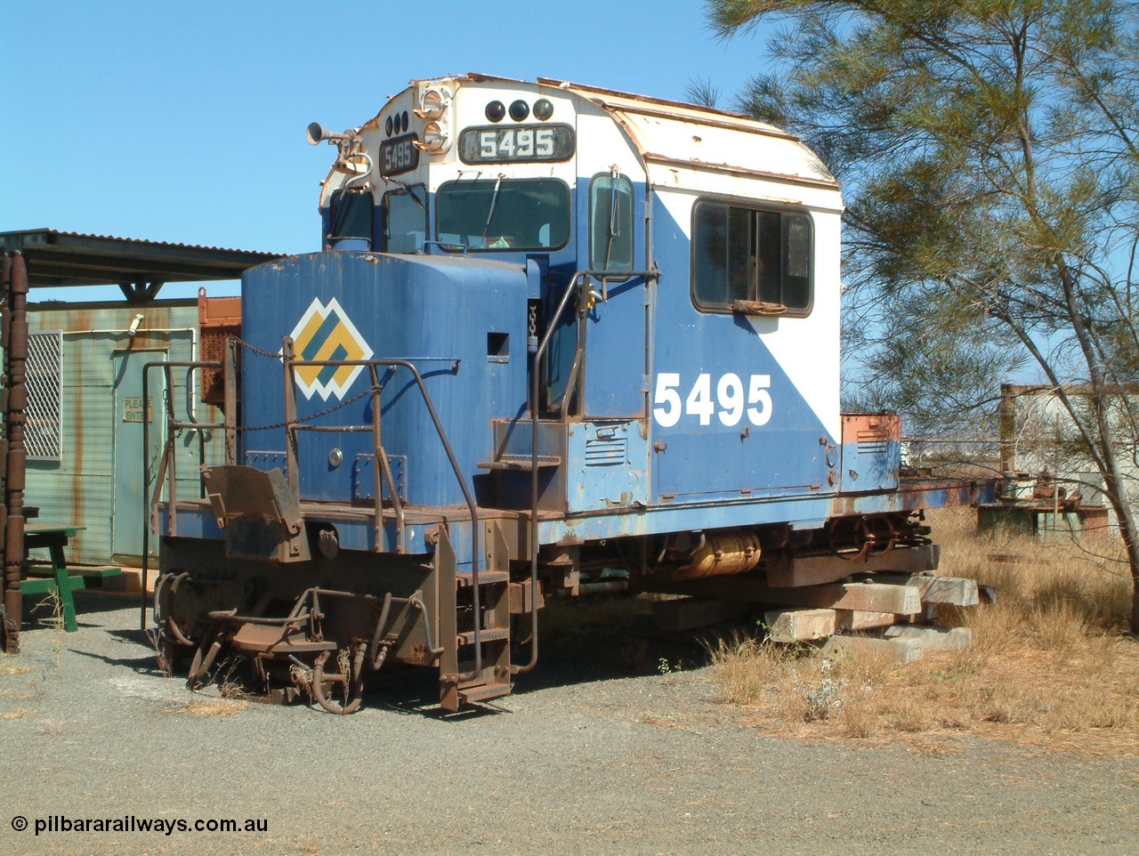 050109 093041
Pilbara Railways Historical Society, the cab from scrapped Australian built ALCo MLW M636 model by Comeng NSW in November 1974 for Mt Newman Mining and BHP Iron Ore numbered 5495 serial number C6084-11. 9th October 2005.
Keywords: 5495;Comeng-NSW;MLW-ALCo;M636;C6084-11;