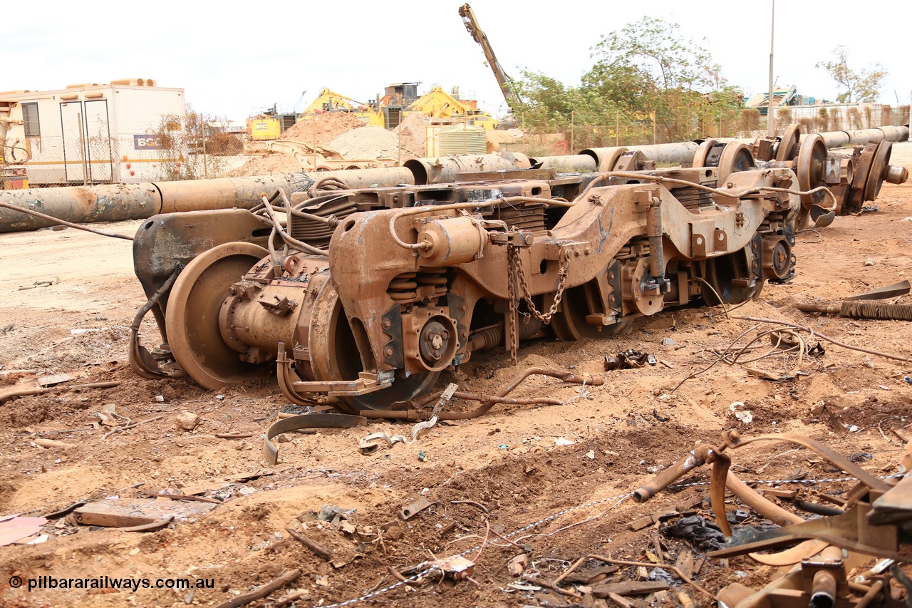 160128 00402
Wedgefield, Sims Metal yard, intact bogie from CM39-8 unit 5632, build date 11-87, GE floating bolster design.
Keywords: CM39-8;Goninan;GE;