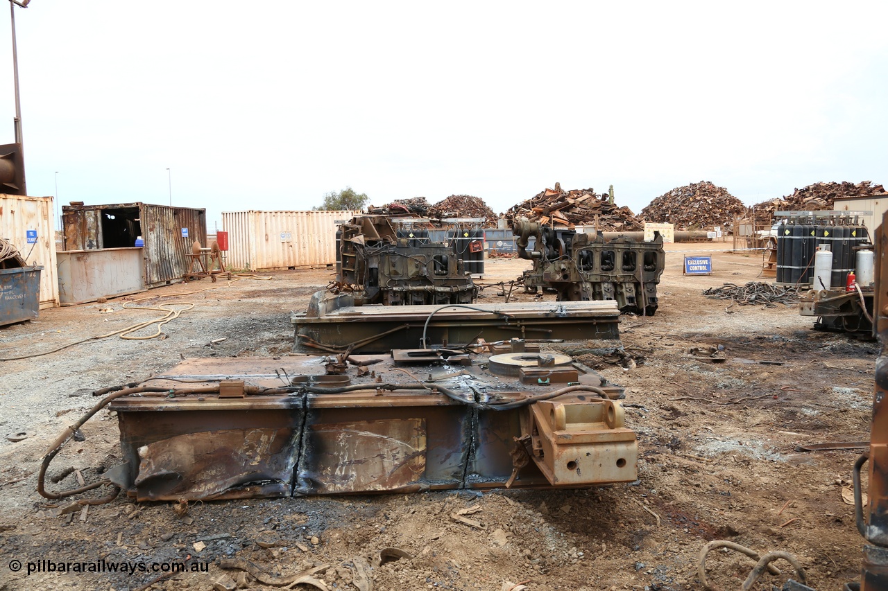 160128 00877
Wedgefield, Sims Metal Yard, ALCo frame segments and a GE 7FDL-16 engine cut in two.
Keywords: 7FDL-16;Goninan;GE;