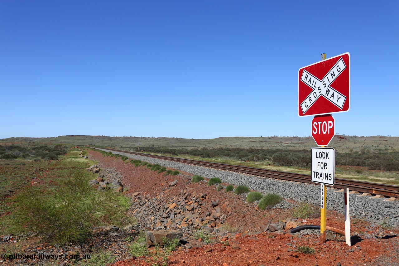 150505 7947
FMG Solomon Line, looking east from the 215.586 km grade crossing. Geodata: [url=https://goo.gl/maps/EksUVmNfEGA2] -22.0534583 118.6860400 [/url].
