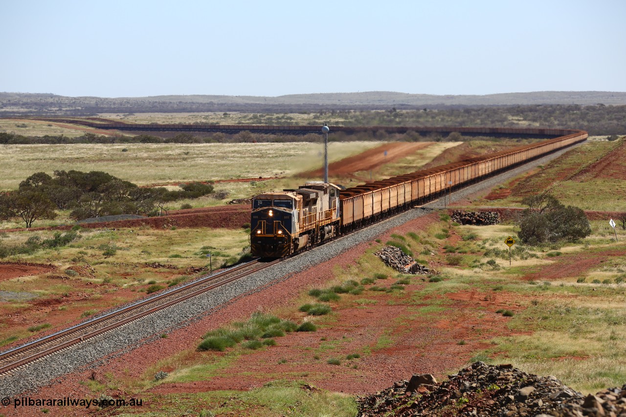 150505 7956
FMG Solomon Line, a pair of General Electric Dash 9-44CW locomotives 005 serial 58182 and 006 serial 58183 struggle upgrade with a loaded train at the 227 km bound for Port Hedland, the train is being assisted in the rear. Geodata: [url=https://goo.gl/maps/NjHo38Gc7kE2] -22.0189283 118.5861050 [/url].
Keywords: FMG-005;GE;Dash-9-44CW;58182;FMG-006;58183;