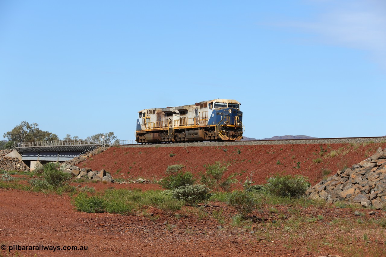 150507 8104
FMG Solomon Line, bank engines General Electric Dash 9-44CW locomotives, units 006 serial 58183 and 005 serial 58182 run back light to Solomon for their next duty, seen here between the bridges over the Fortescue River South which drains out of Hamersley Gorge. Geodata: [url=https://goo.gl/maps/BNindxCvNiQ2] -22.1844217 118.0313467 [/url].
Keywords: FMG-006;GE;Dash-9-44CW;58183;FMG-005;58182;
