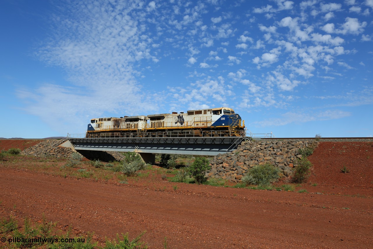 150507 8108
FMG Solomon Line, bank engines General Electric Dash 9-44CW locomotives, units 006 serial 58183 and 005 serial 58182 run back light to Solomon for their next duty, seen here on the second bridge over the Fortescue River South which drains out of Hamersley Gorge. Geodata: [url=https://goo.gl/maps/BNindxCvNiQ2] -22.1844217 118.0313467 [/url].
Keywords: FMG-006;GE;Dash-9-44CW;58183;FMG-005;58182;