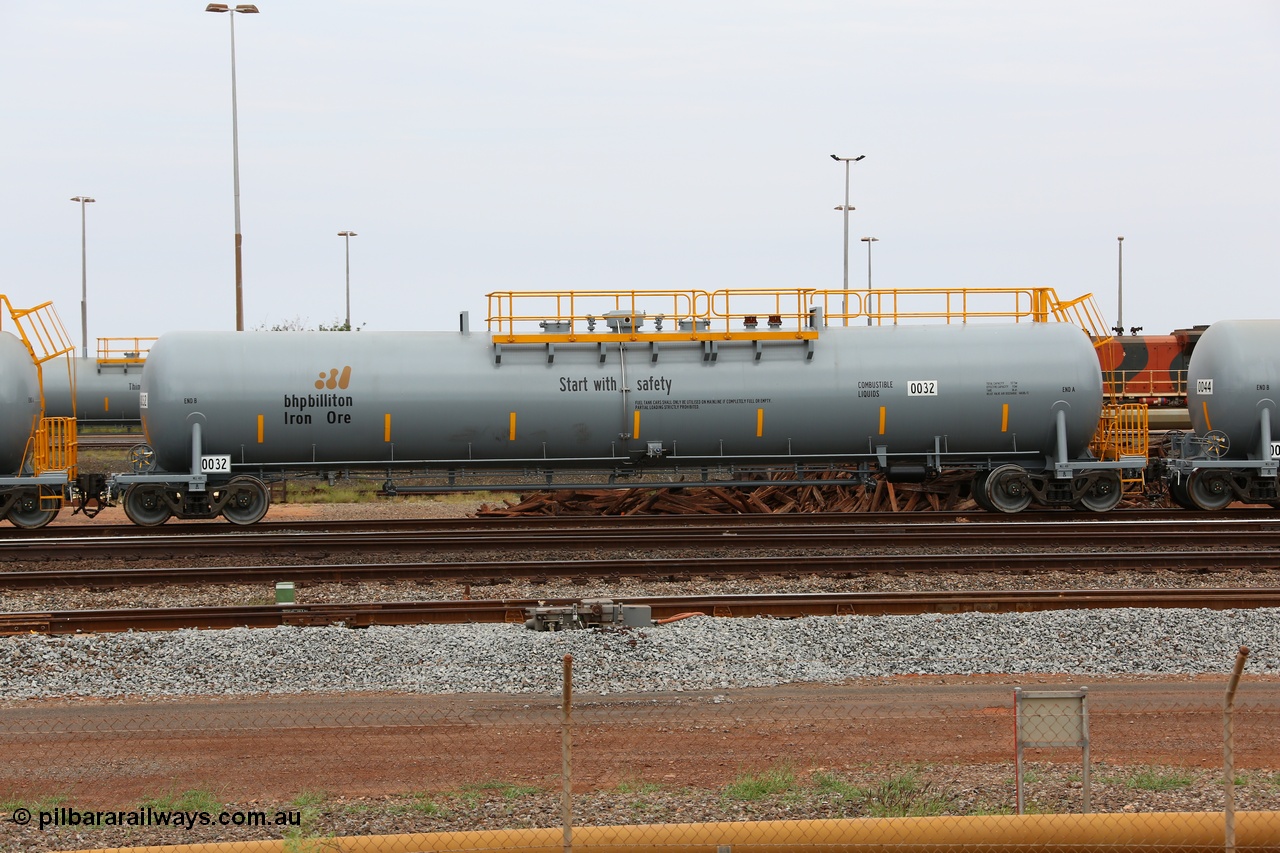 150523 8216
Nelson Point Yard, BHP Billiton diesel fuel tank waggon 0032 with safety slogan 'Start with safety', total capacity of 117 m3 for a nominal capacity of 113 m3 built in China by CNR - QRRS.
Keywords: CNR-QRRS-China;BHP-tank-waggon;