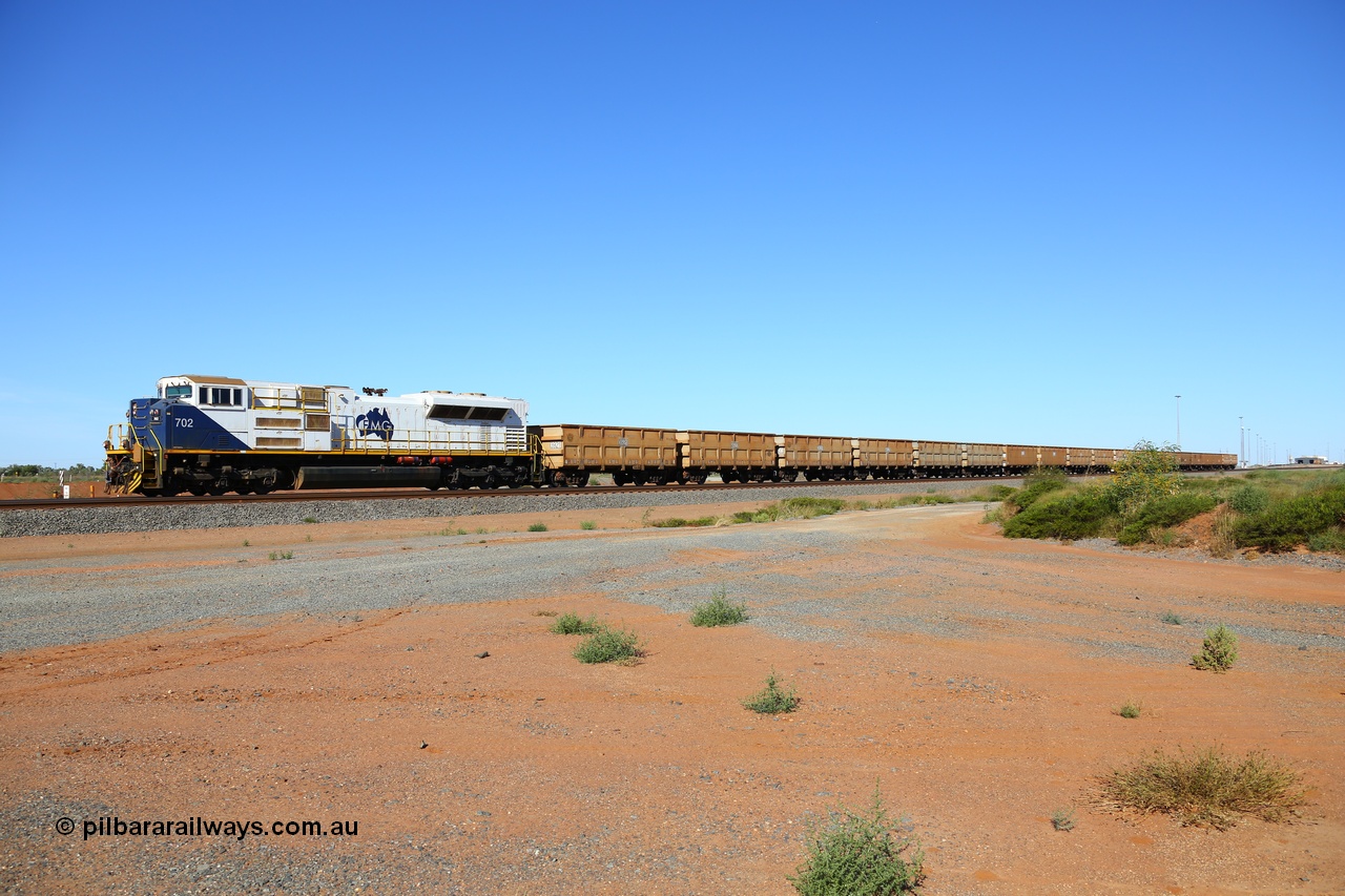 170726 9434
Kanyirri yard, a short FMG shunt train departs the yard and heads to the car dumper balloons behind Progress Rail built SD70ACe/LCi unit 702 serial 20118611-002 and ten pairs of ore waggons. 26th July 2017.
Keywords: FMG-702;Progress-Rail-Muncie-USA;EMD;SD70ACe/Lci;20118611-002;