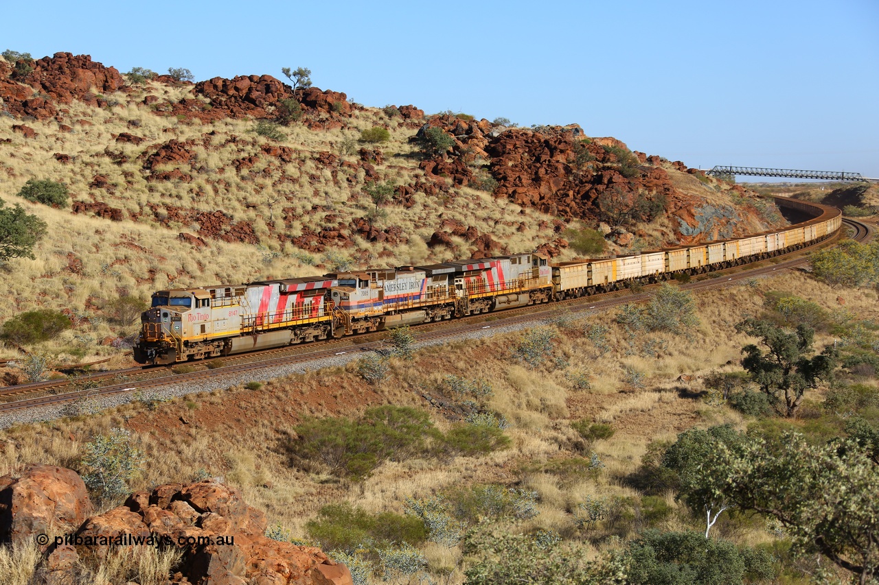 170728 09716
38 km on approach to Harding Siding an empty train rounds the curve under the Water Corp pipe bridge lead by Rio Tinto stripe liveried unit 8147 serial 58728 an General Electric built ES44DCi unit with a sister unit 8149 sandwiching 7065 a Dash 9-44CW unit. 28th July 2017. [url=https://goo.gl/maps/hbJFTzVVYc22]GeoData[/url].
Keywords: 8147;GE;ES44DCi;58728;