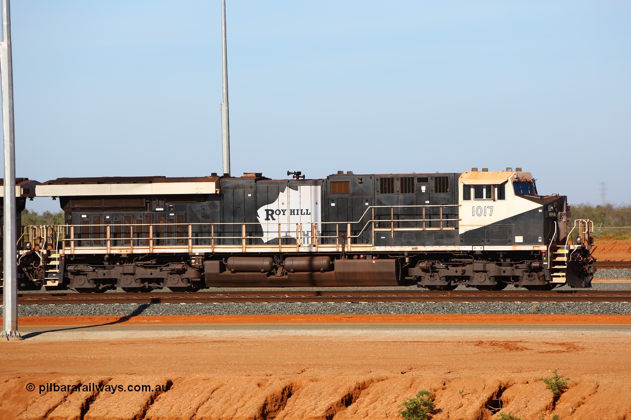171018 0953
Tad Yard and Roy Hill's General Eclectic ES44ACi model unit RHA 1017 serial number 63828 idles away in between duties. This ES44ACi unit was built in September 2015 as Erie Pennsylvania, USA. 18th October 2017.
Keywords: RHA-class;RHA1017;GE;ES44ACi;63828;