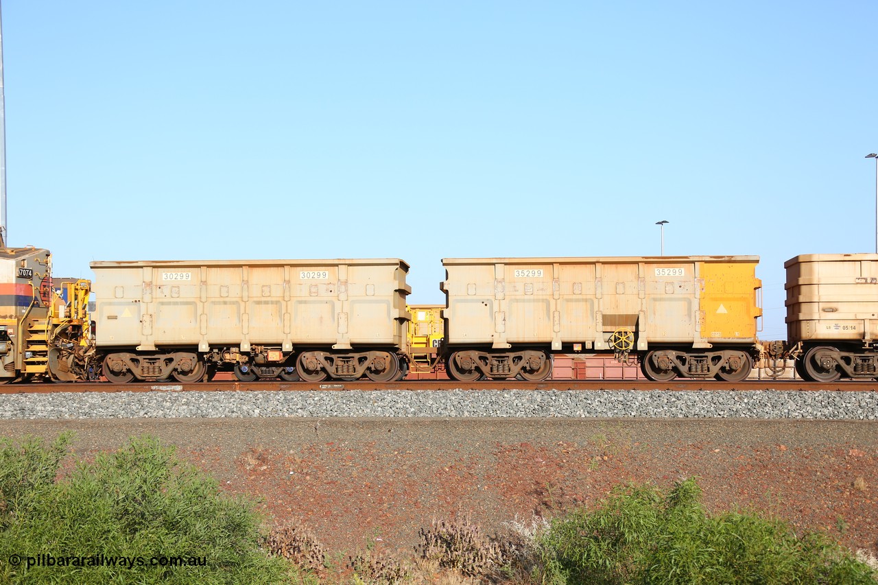 151111 9480
Cape Lambert Yard, Chinese built QRRS - CNR ore cars, control car 30299 and slave car 35299.
Keywords: 30299;CNR-QRRS-China;Rio-ore-waggon;