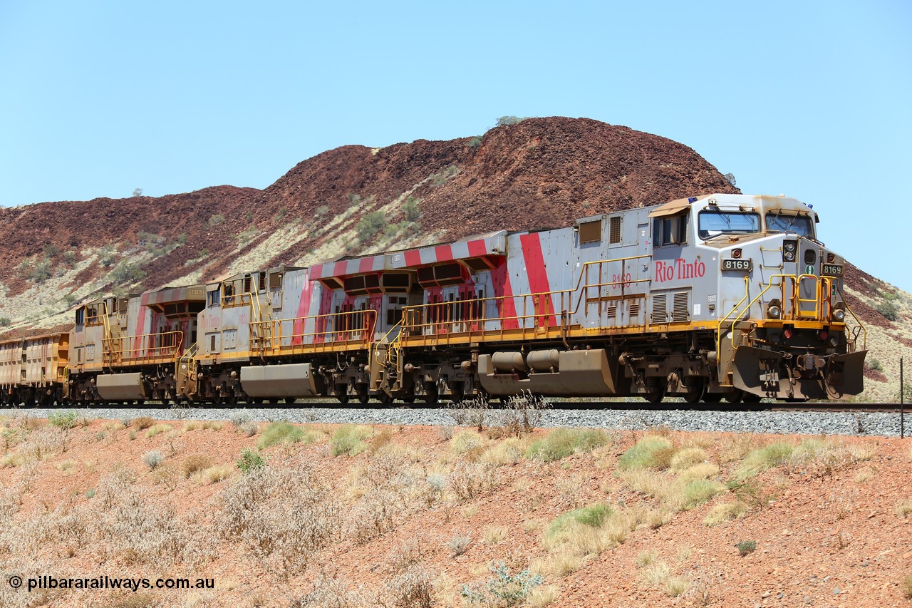 151111 9560
Green Pool, a loaded train holds the East Mainline behind triple General Electric ES44DCi units 8169, 8128 and 8163, serials of 60462, 59120 and 60227, the east line was booked out to track work between Green Pool and Harding.
Keywords: 8169;GE;ES44DCi;60462;