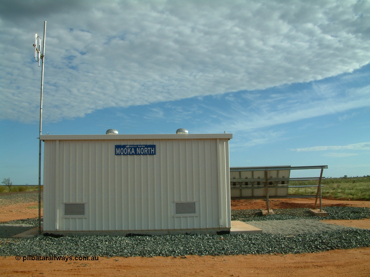 040407 075131
Mooka Siding, Mooka North location relay room with solar panel array and radio link mast visible. 7th April 2004.
