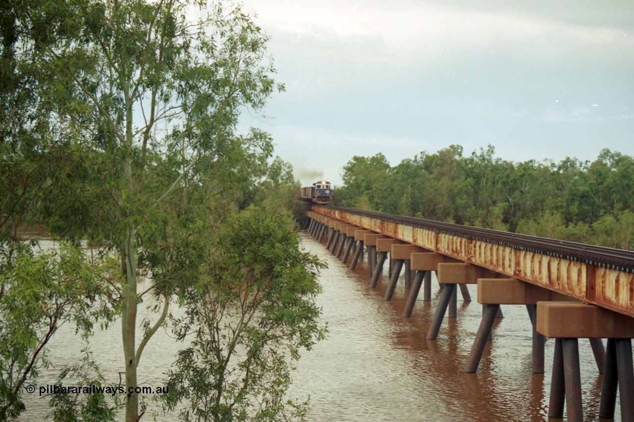 218-07
De Grey River Bridge, a loaded Yarrie train crosses the river behind an original Mt Newman Mining ALCo to GE rebuild carried out by Goninan, originally ALCo C636 5458 to GE model C36-7M unit 5510 'Newman' serial 4839-07 / 87-075.
Keywords: 5510;Goninan;GE;C36-7M;4839-07/87-075;rebuild;AE-Goodwin;ALCO;C636;5458;G6027-2;