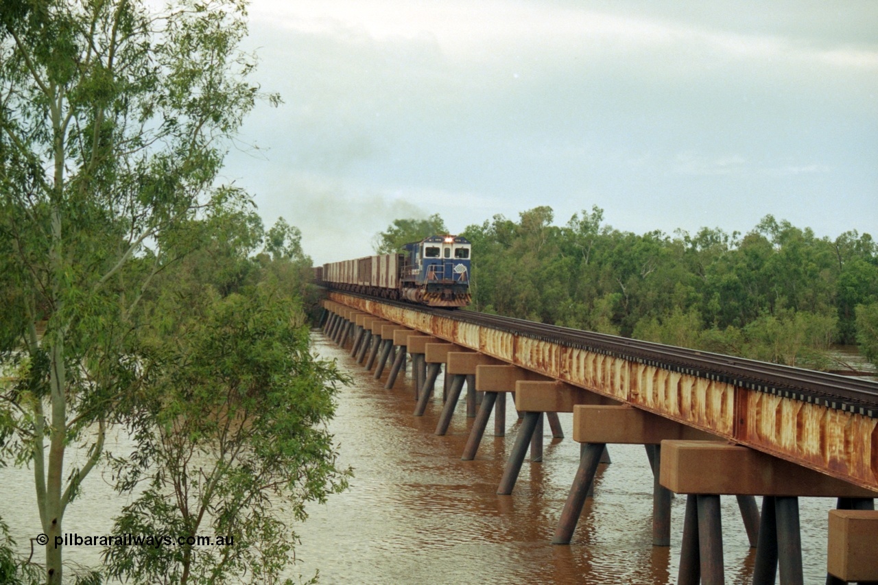 218-09
De Grey River Bridge, a loaded Yarrie train crosses the river behind an original Mt Newman Mining ALCo to GE rebuild carried out by Goninan, originally ALCo C636 5458 to GE model C36-7M unit 5510 'Newman' serial 4839-07 / 87-075.
Keywords: 5510;Goninan;GE;C36-7M;4839-07/87-075;rebuild;AE-Goodwin;ALCO;C636;5458;G6027-2;
